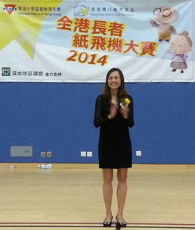 包含足球赛场亮点：女子球员的巅峰表现！的词条
